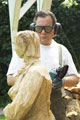 Click to see it big Ich mit Kettensäge, Impression aus dem Wald